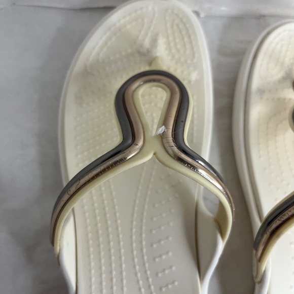 Crocs Sanrah Duel Comfort Thong White/Ivory Gold/Silver 205470 Women's Sz 7 - Picture 3 of 10